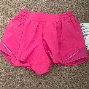 LULULEMON SONIC PINK HOTTY HOTS SIZE 2 4IN
